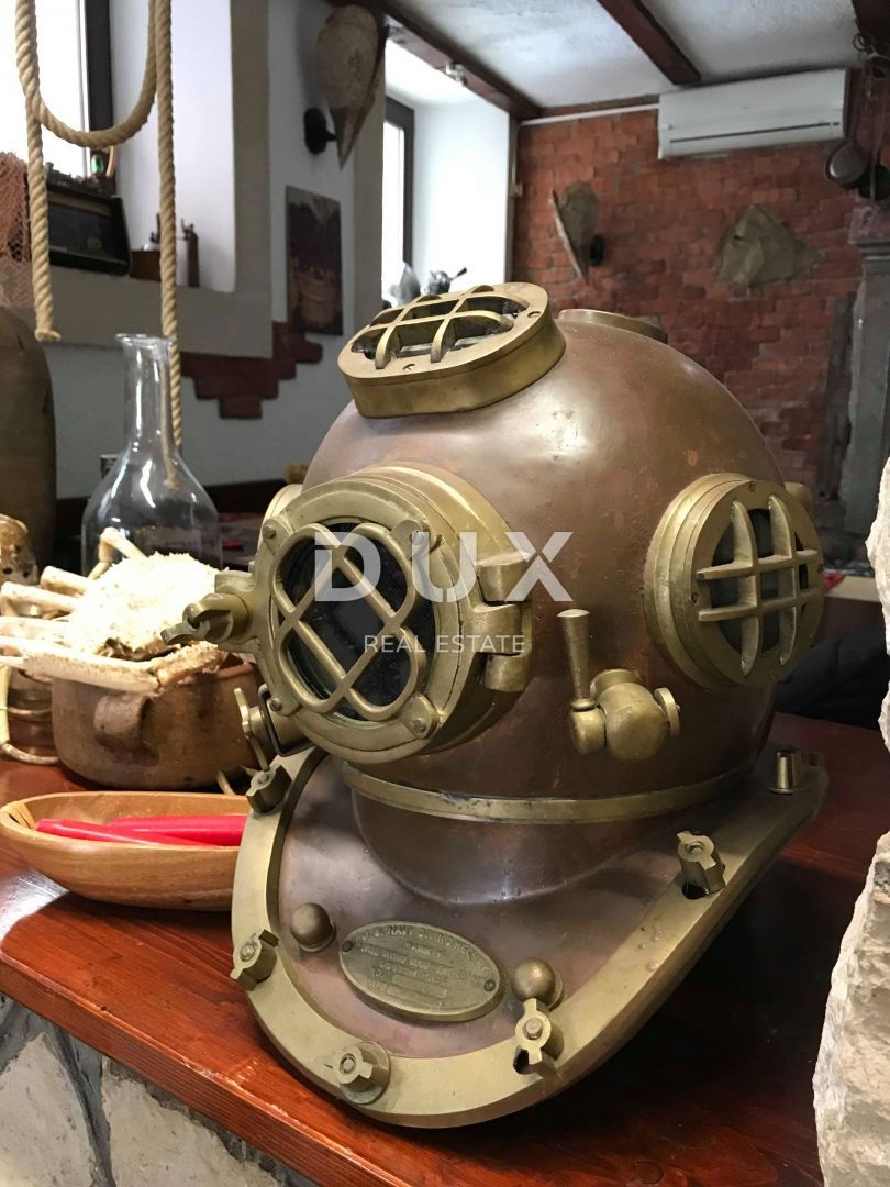 ISOLA DI CHERSO, CITTÀ DI CHERSO - nucleo antico di case, ristorante, appartamento duplex, appartamenti