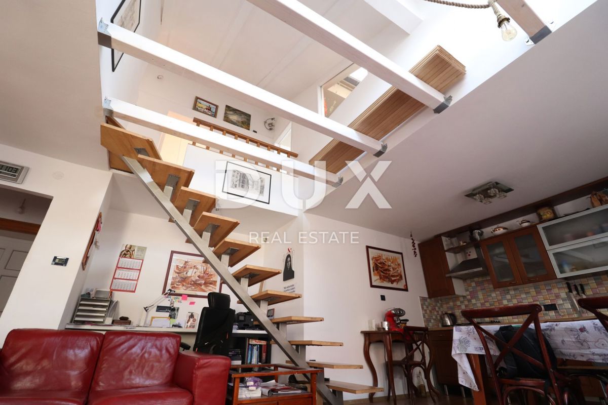 ISOLA DI CHERSO, CITTÀ DI CHERSO - nucleo antico di case, ristorante, appartamento duplex, appartamenti