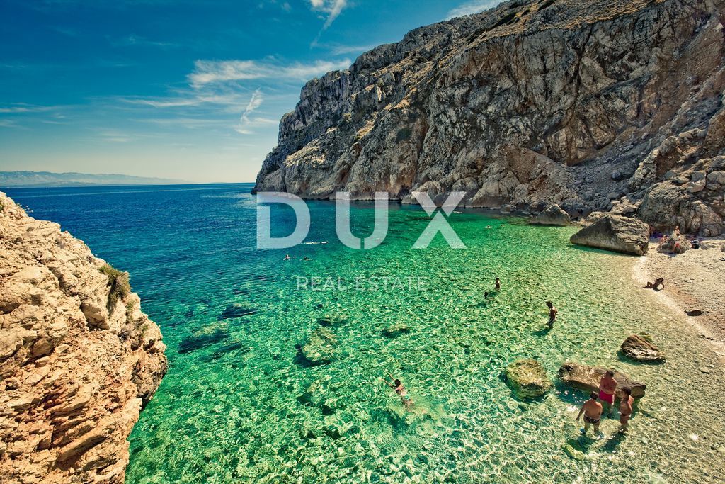 ISOLA DI CHERSO, CITTÀ DI CHERSO - nucleo antico di case, ristorante, appartamento duplex, appartamenti