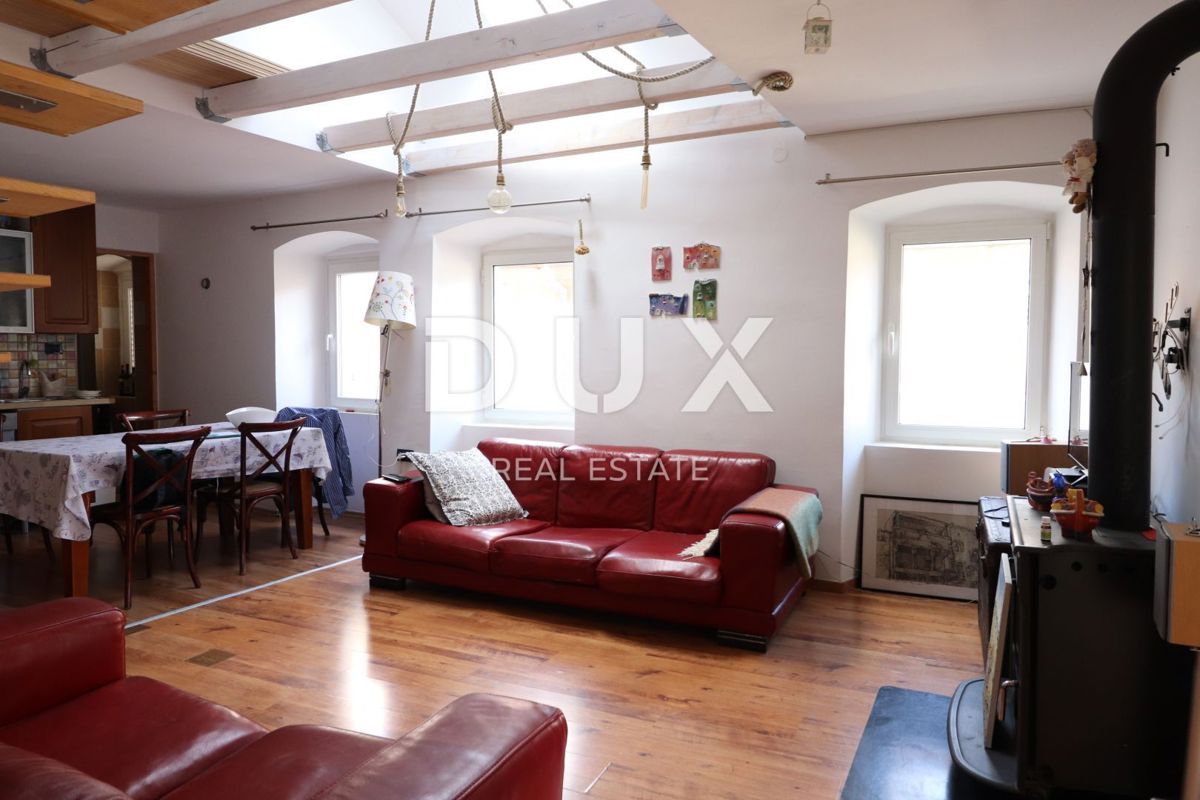 ISOLA DI CHERSO, CITTÀ DI CHERSO - nucleo antico di case, ristorante, appartamento duplex, appartamenti