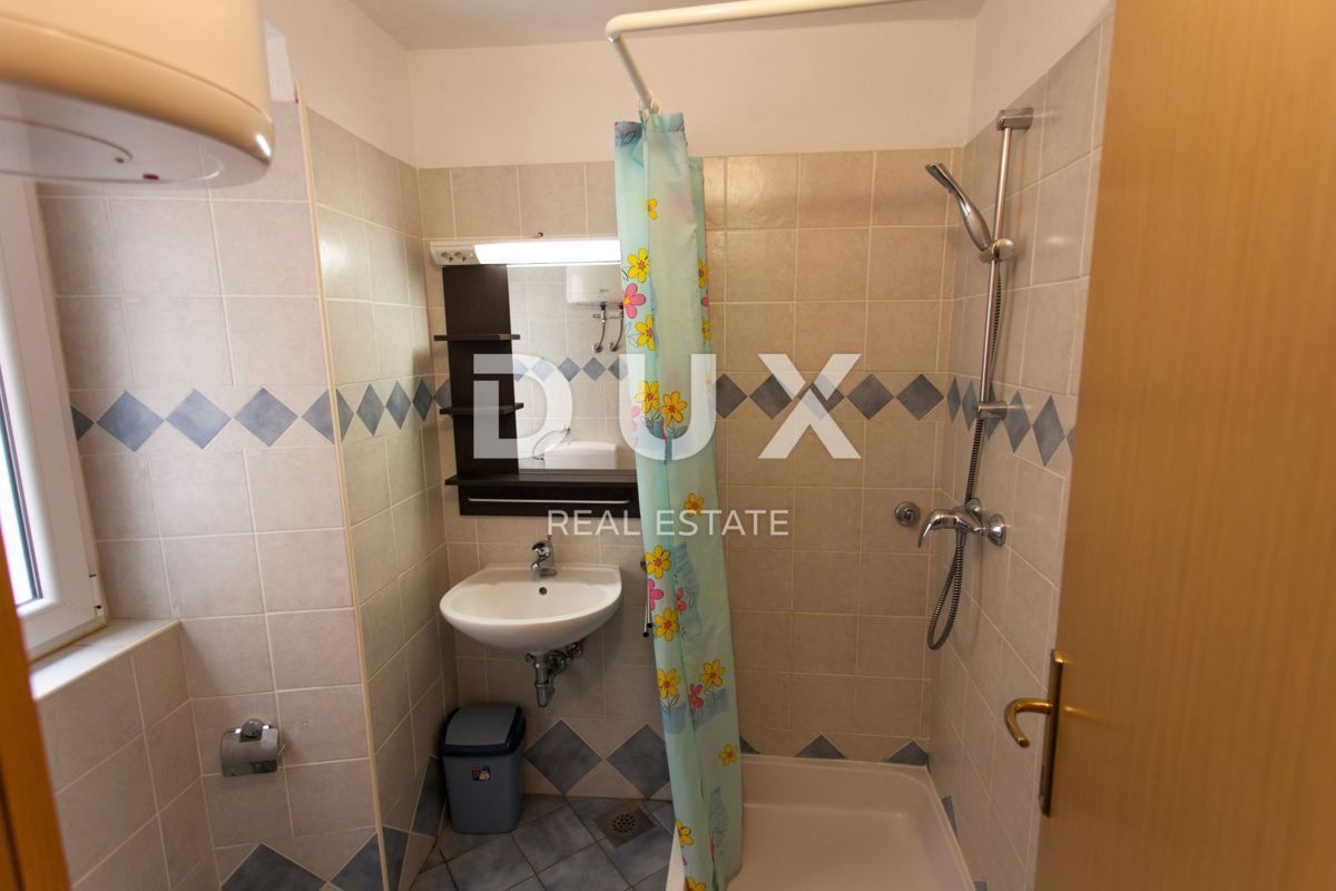 ISOLA DI CHERSO, CITTÀ DI CHERSO - nucleo antico di case, ristorante, appartamento duplex, appartamenti