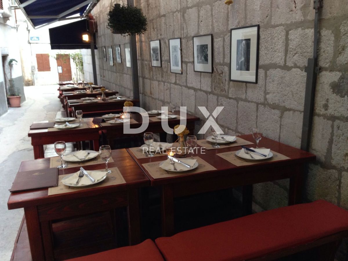 ISOLA DI CHERSO, CITTÀ DI CHERSO - nucleo antico di case, ristorante, appartamento duplex, appartamenti