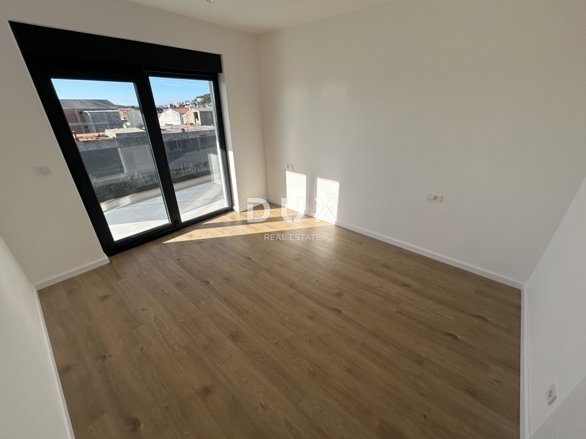 SEBENICO, TRIBUNJ – Appartamento in un nuovo edificio con vista mare! OCCASIONE!