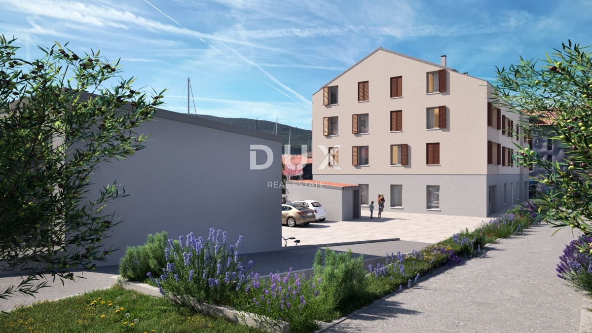 ISOLA DI CHERSO, CITTÀ DI CHERSO - splendido edificio nuovo in posizione privilegiata, proprio nel centro, a 50 metri dal mare