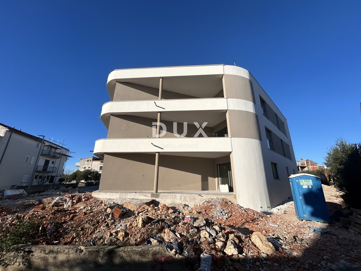 ŠIBENIK, VODICE - Appartamento al piano terra di un nuovo edificio a un minuto dalla spiaggia