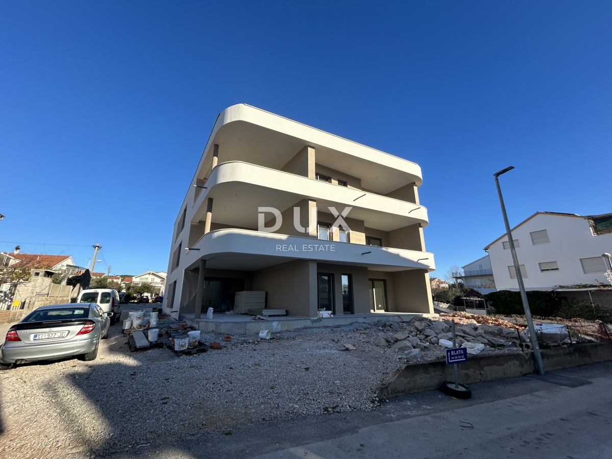 ŠIBENIK, VODICE - Appartamento al piano terra di un nuovo edificio a un minuto dalla spiaggia