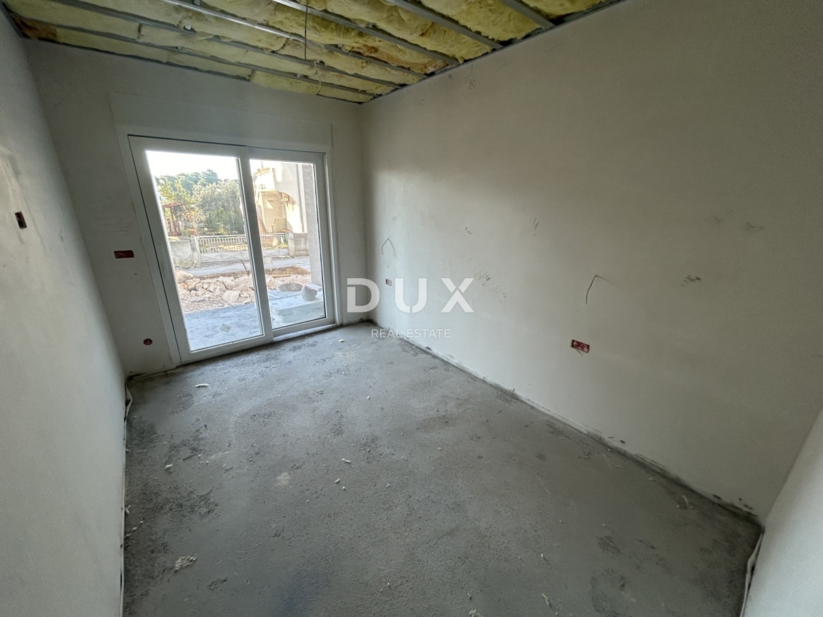 ŠIBENIK, VODICE - Appartamento al piano terra di un nuovo edificio a un minuto dalla spiaggia