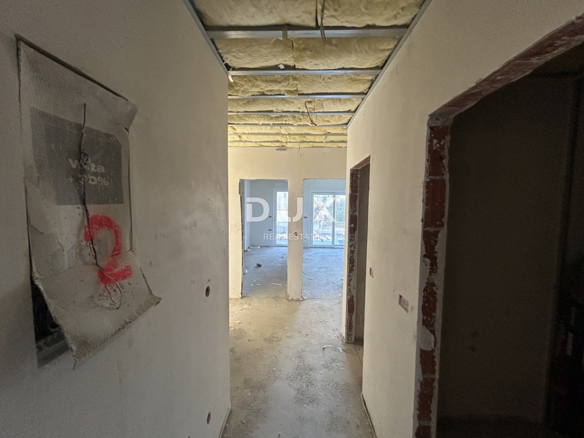 ŠIBENIK, VODICE - Appartamento al piano terra di un nuovo edificio a un minuto dalla spiaggia