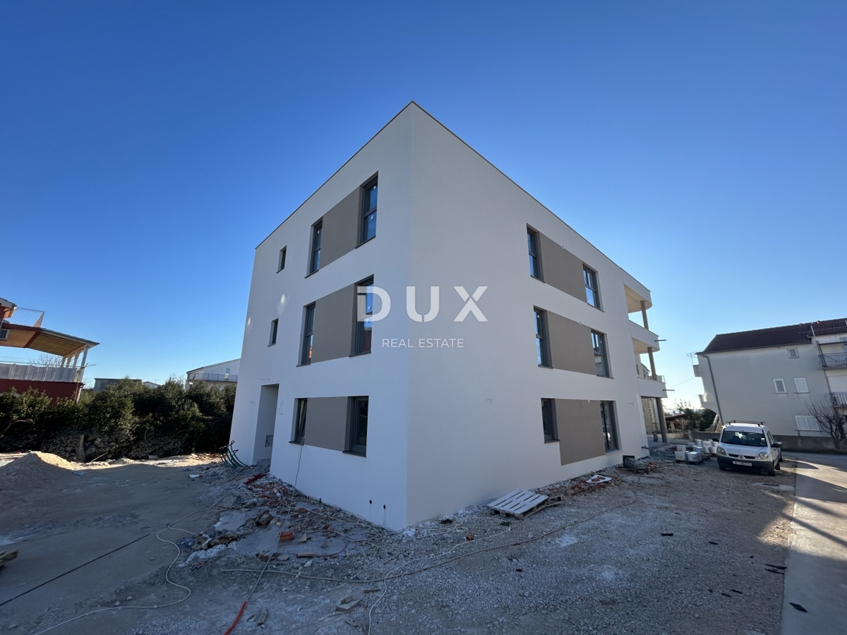 ŠIBENIK, VODICE - Appartamento al piano terra di un nuovo edificio a un minuto dalla spiaggia