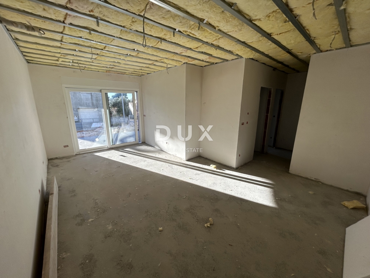 ŠIBENIK, VODICE - Appartamento al piano terra di un nuovo edificio a un minuto dalla spiaggia