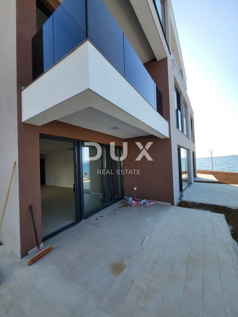 PRIVLAKA, ZADAR - S1 Nuovo edificio di lusso in seconda fila sul mare