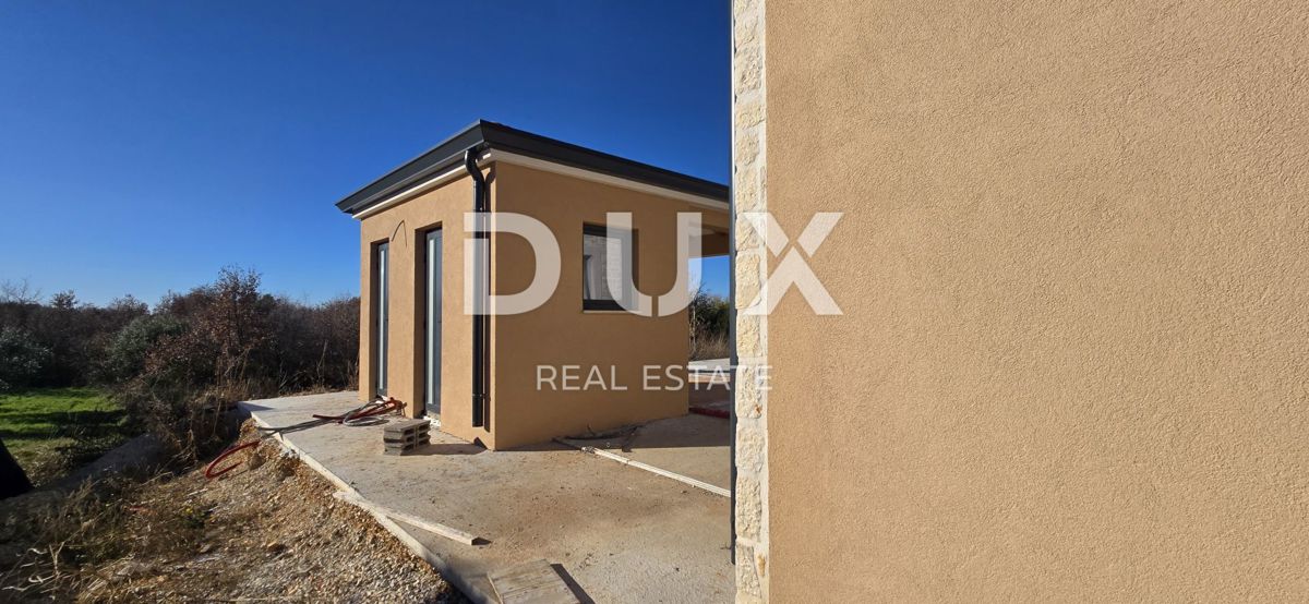 ISTRIA, KAŠTELIR - Affascinante villa in pietra con vista panoramica sul mare