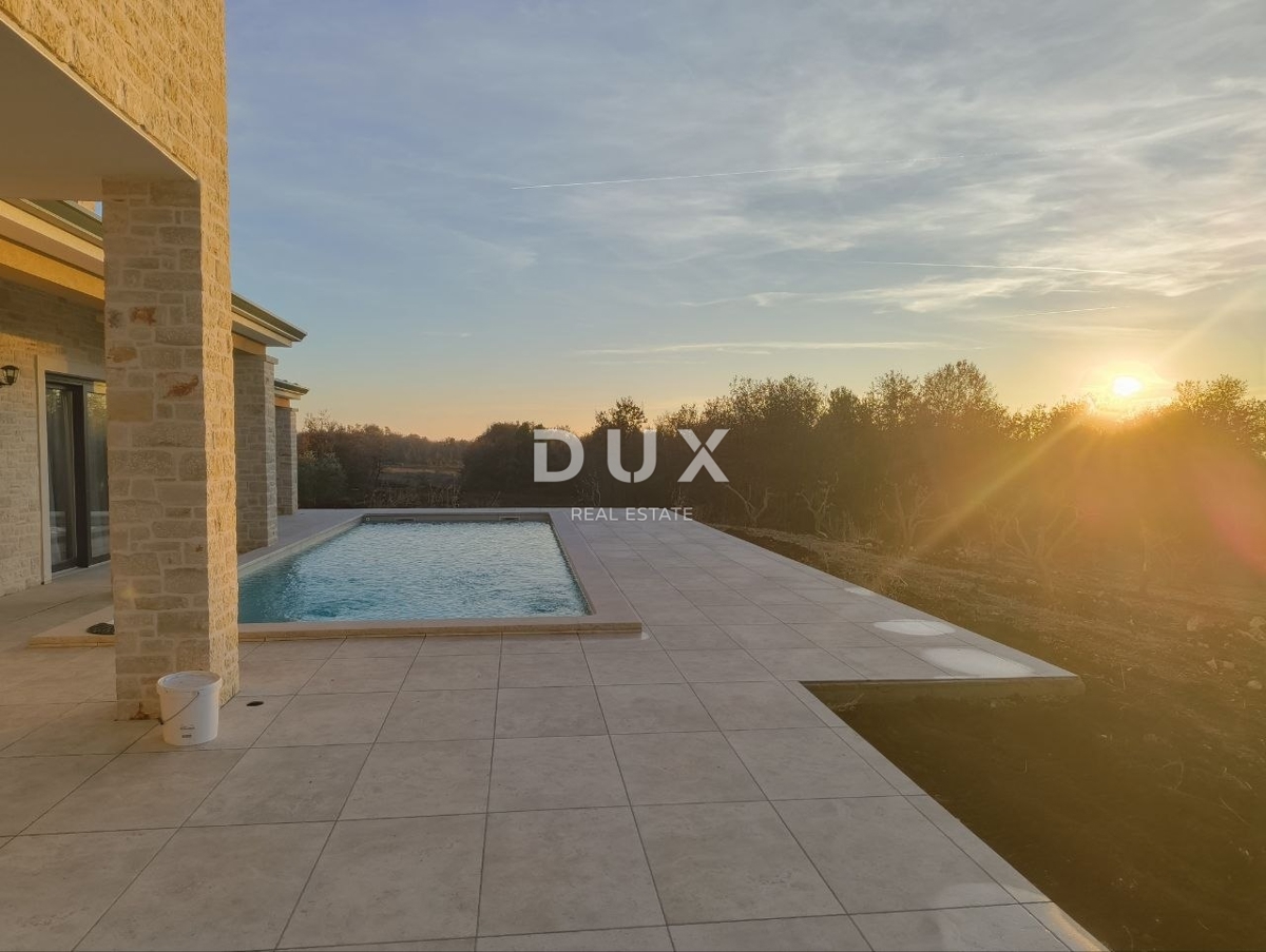 ISTRIA, KAŠTELIR - Affascinante villa in pietra con vista panoramica sul mare