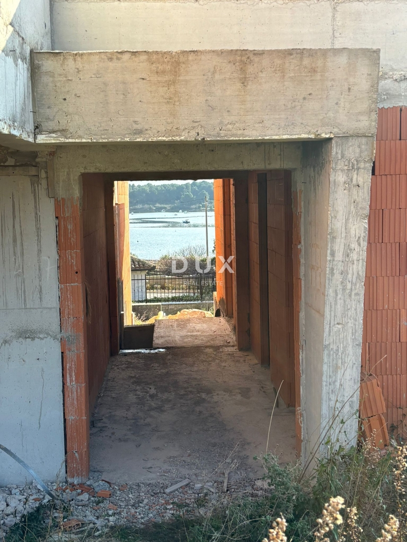 ISTRIA, MEDOLINO - Il tuo sogno al mare! Casa bifamiliare con vista mare da tutti i piani, ROH BAU, ESCLUSIVA!
