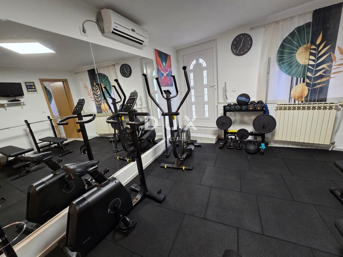 CRIKVENICA, SELCE - casa nel centro della città, a soli 280 metri dal mare