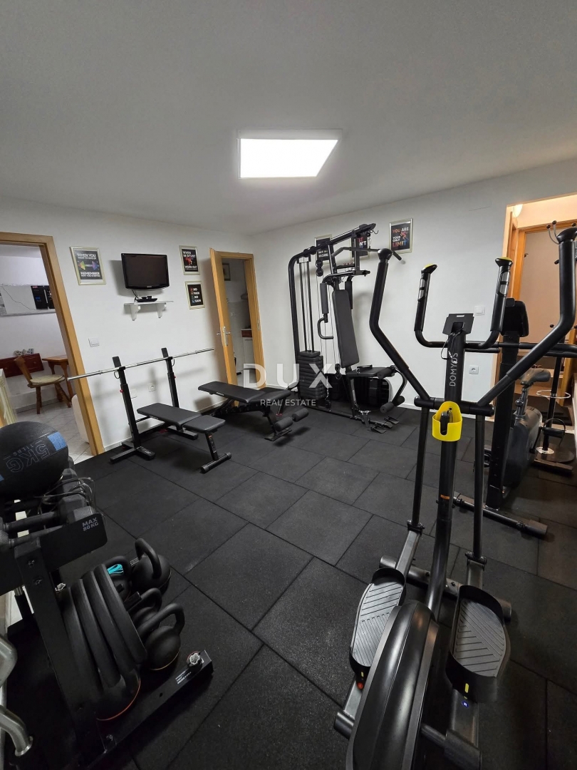 CRIKVENICA, SELCE - casa nel centro della città, a soli 280 metri dal mare