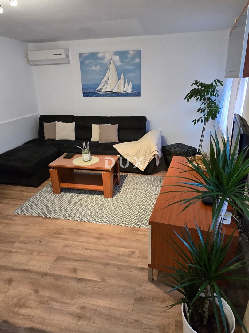 CRIKVENICA, SELCE - casa nel centro della città, a soli 280 metri dal mare