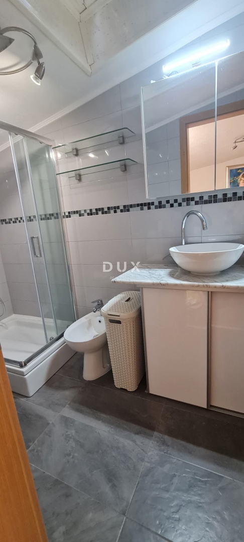 CRIKVENICA, SELCE - casa nel centro della città, a soli 280 metri dal mare