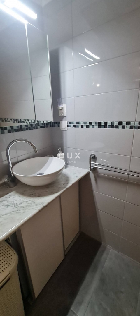 CRIKVENICA, SELCE - casa nel centro della città, a soli 280 metri dal mare