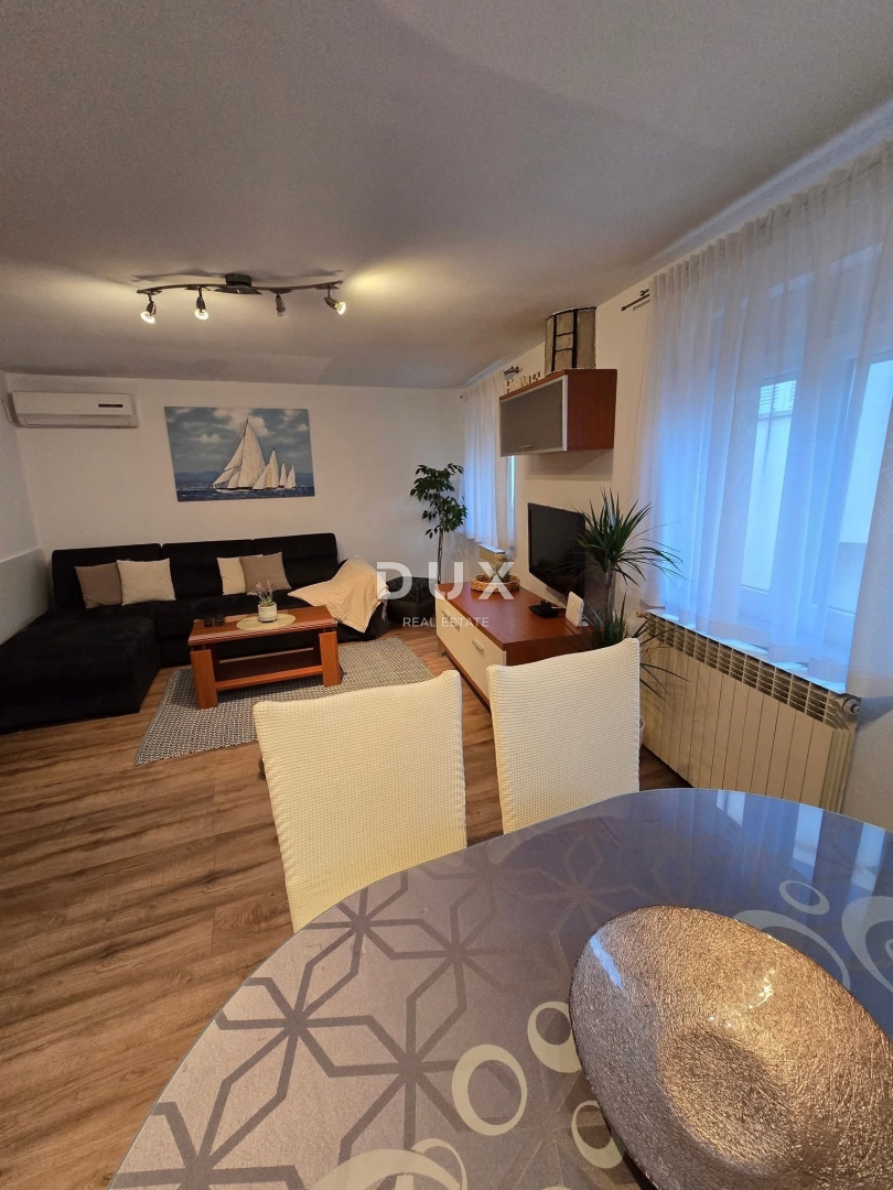 CRIKVENICA, SELCE - casa nel centro della città, a soli 280 metri dal mare