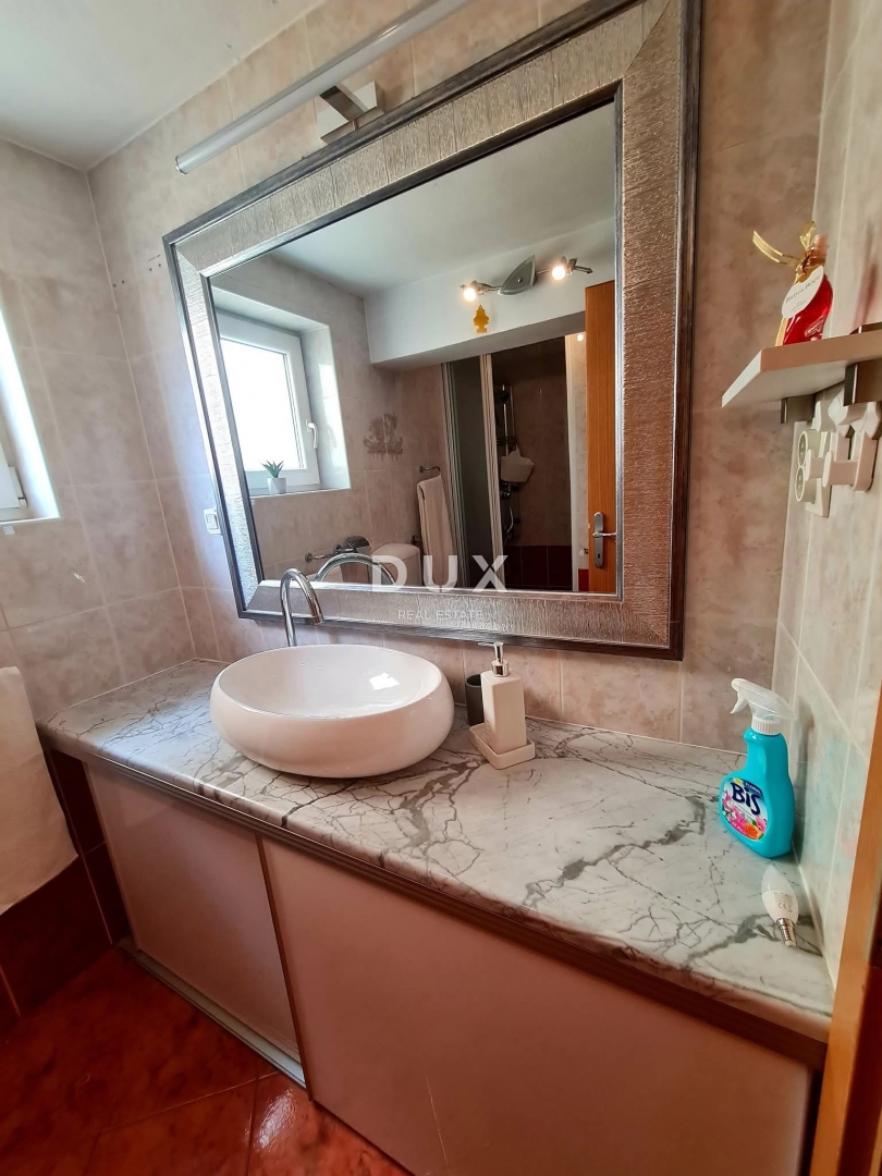 CRIKVENICA, SELCE - casa nel centro della città, a soli 280 metri dal mare