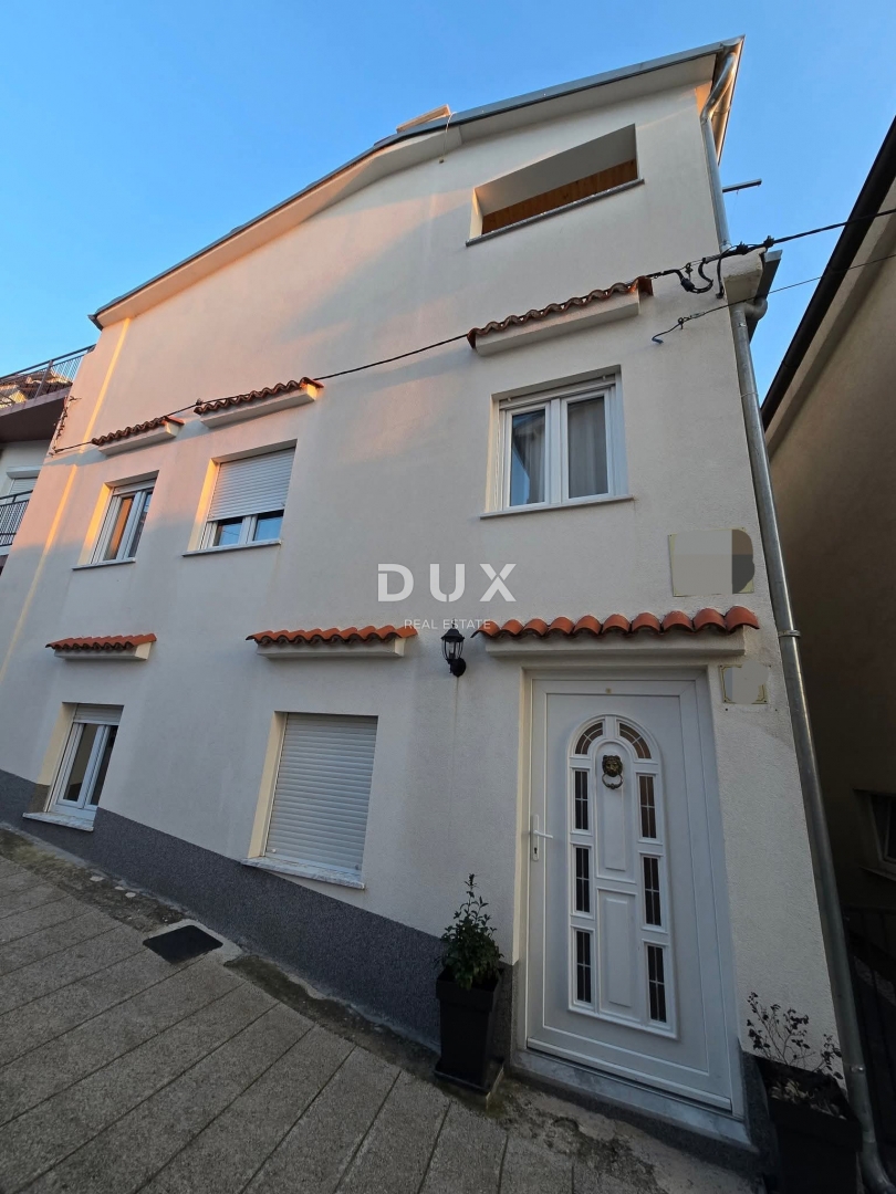 CRIKVENICA, SELCE - casa nel centro della città, a soli 280 metri dal mare