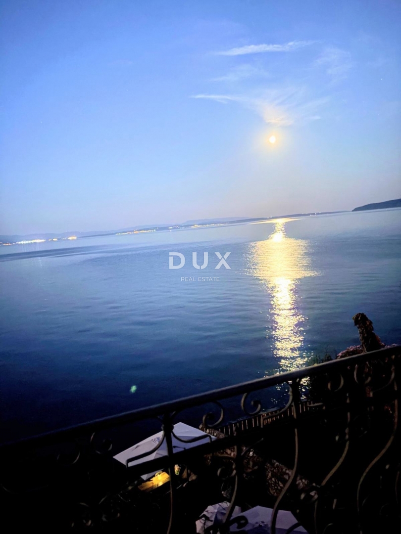 LOVRAN - esclusivo appartamento di 68,7 m2, PRIMA FILA SUL MARE!!! - rarità sul mercato