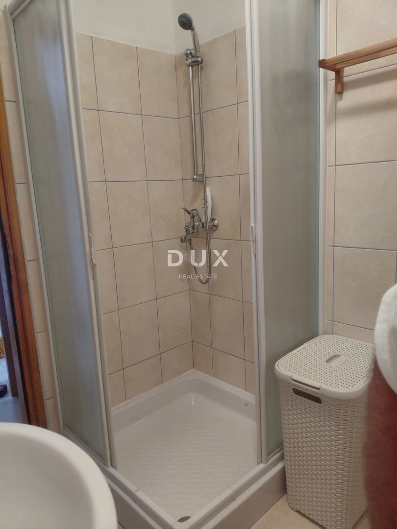 ISTRIA, DUGA UVALA - Appartamento di 75 m2 al piano terra con terrazza a soli 520 metri dal mare! OCCASIONE!