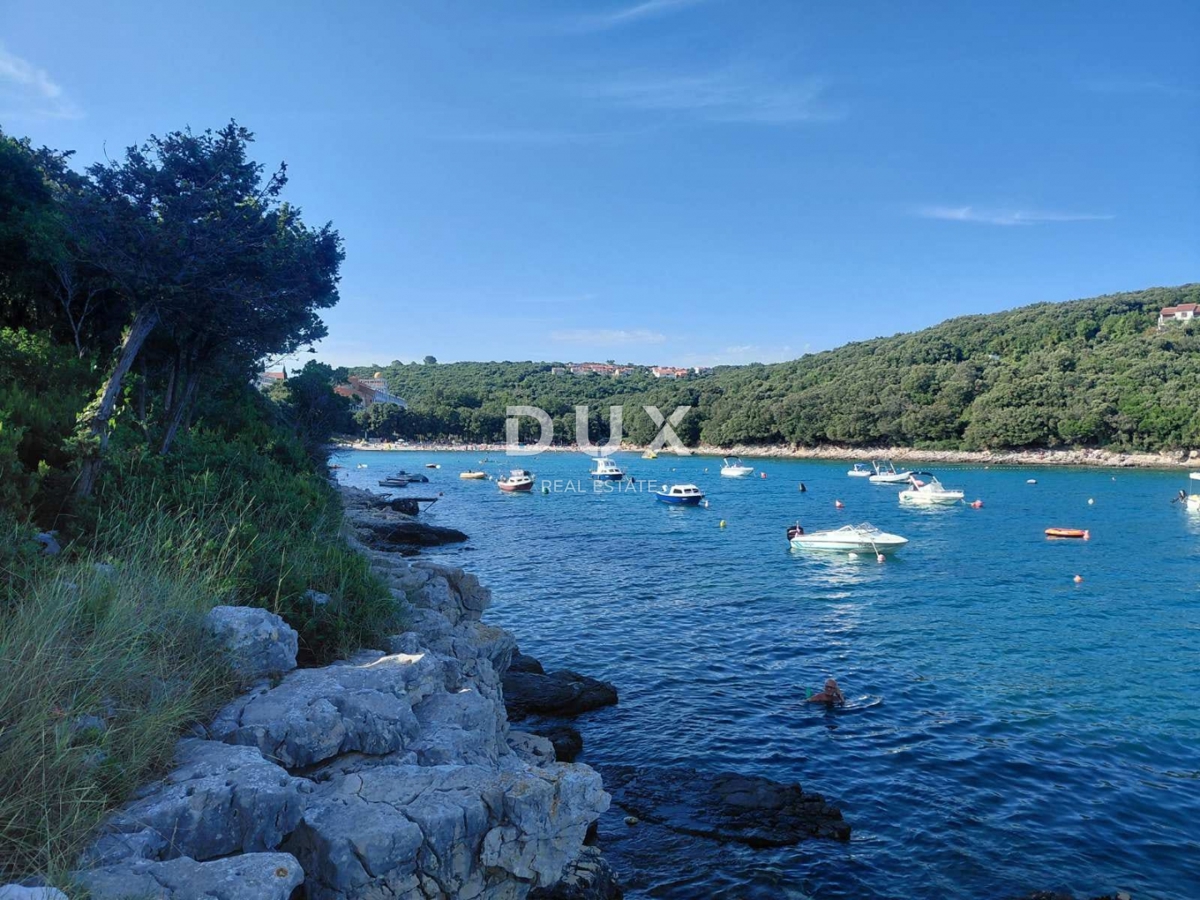 ISTRIA, DUGA UVALA - Appartamento di 75 m2 al piano terra con terrazza a soli 520 metri dal mare! OCCASIONE!
