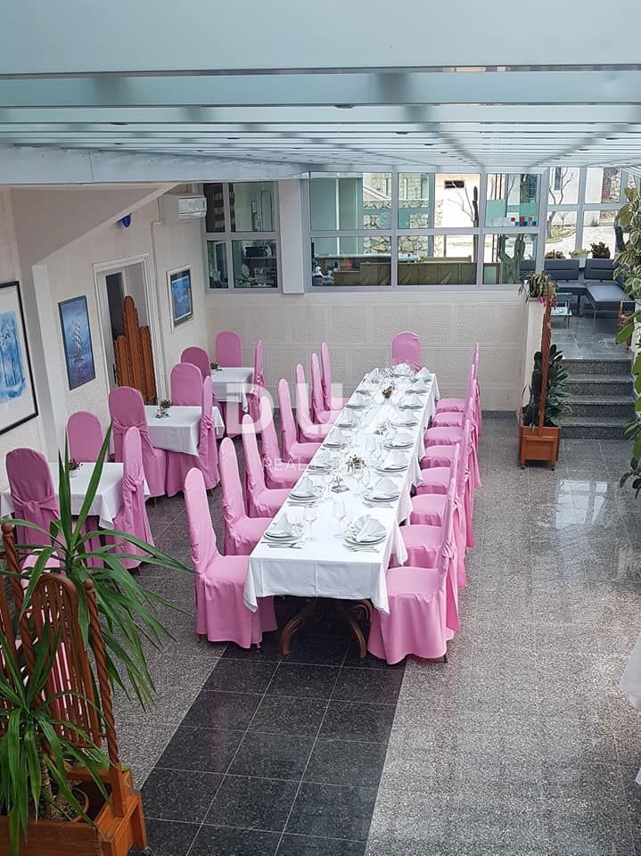 ISOLA DI PAG, PAG - Ampio hotel e 1271 m2 di terreno, 1a fila al mare