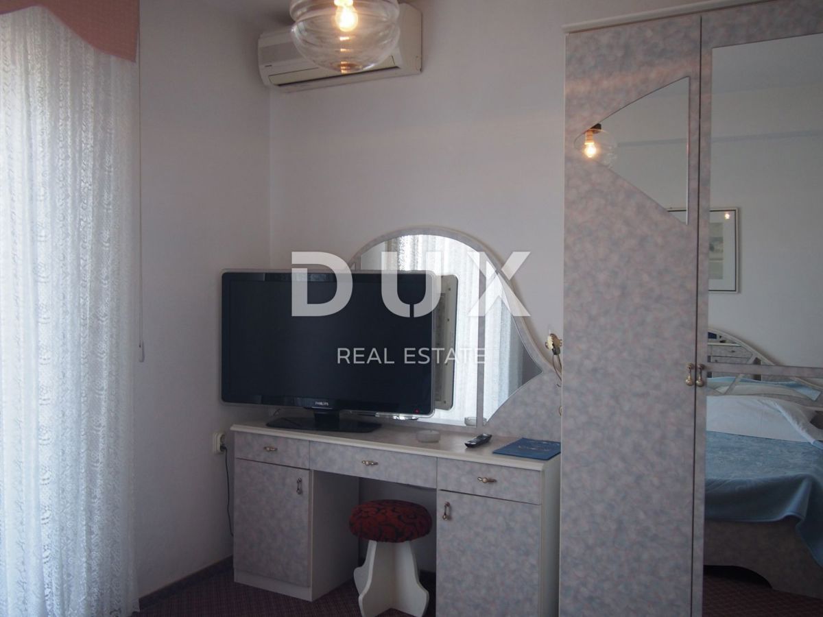 ISOLA DI PAG, PAG - Ampio hotel e 1271 m2 di terreno, 1a fila al mare