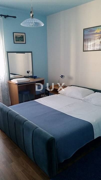 ISOLA DI PAG, PAG - Ampio hotel e 1271 m2 di terreno, 1a fila al mare