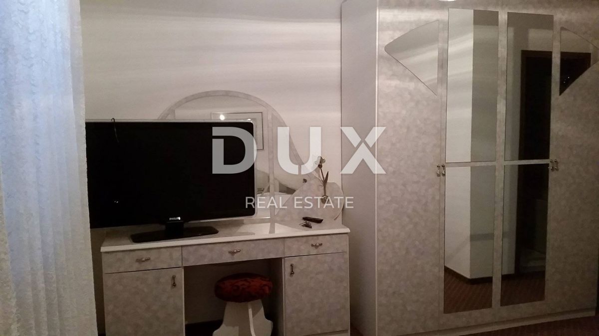 ISOLA DI PAG, PAG - Ampio hotel e 1271 m2 di terreno, 1a fila al mare