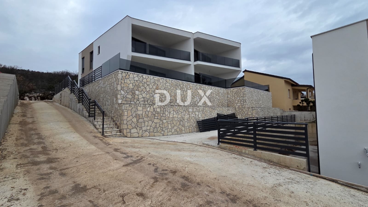 CRIKVENICA, JADRANOVO - lussuosa casa bifamiliare con piscina, 134m2