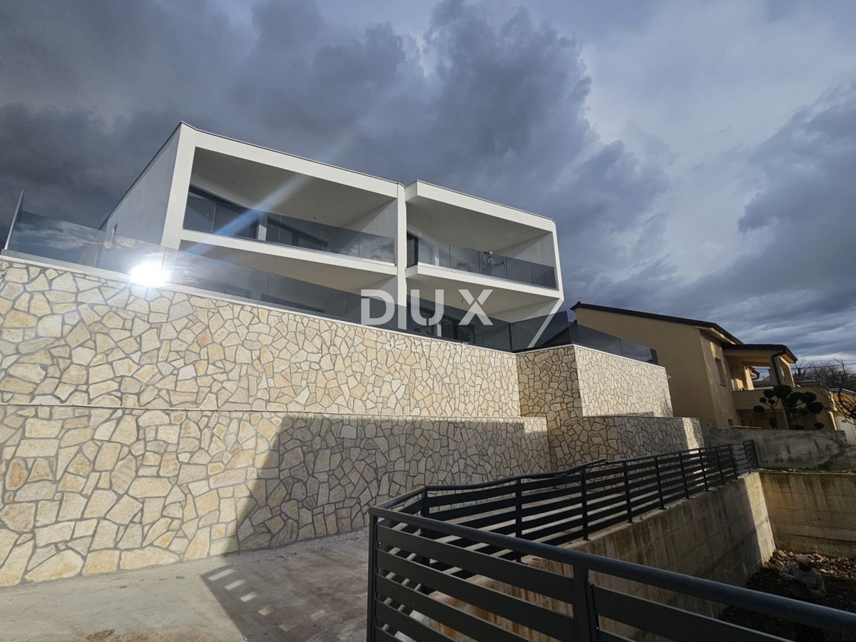 CRIKVENICA, JADRANOVO - lussuosa casa bifamiliare con piscina, 134m2