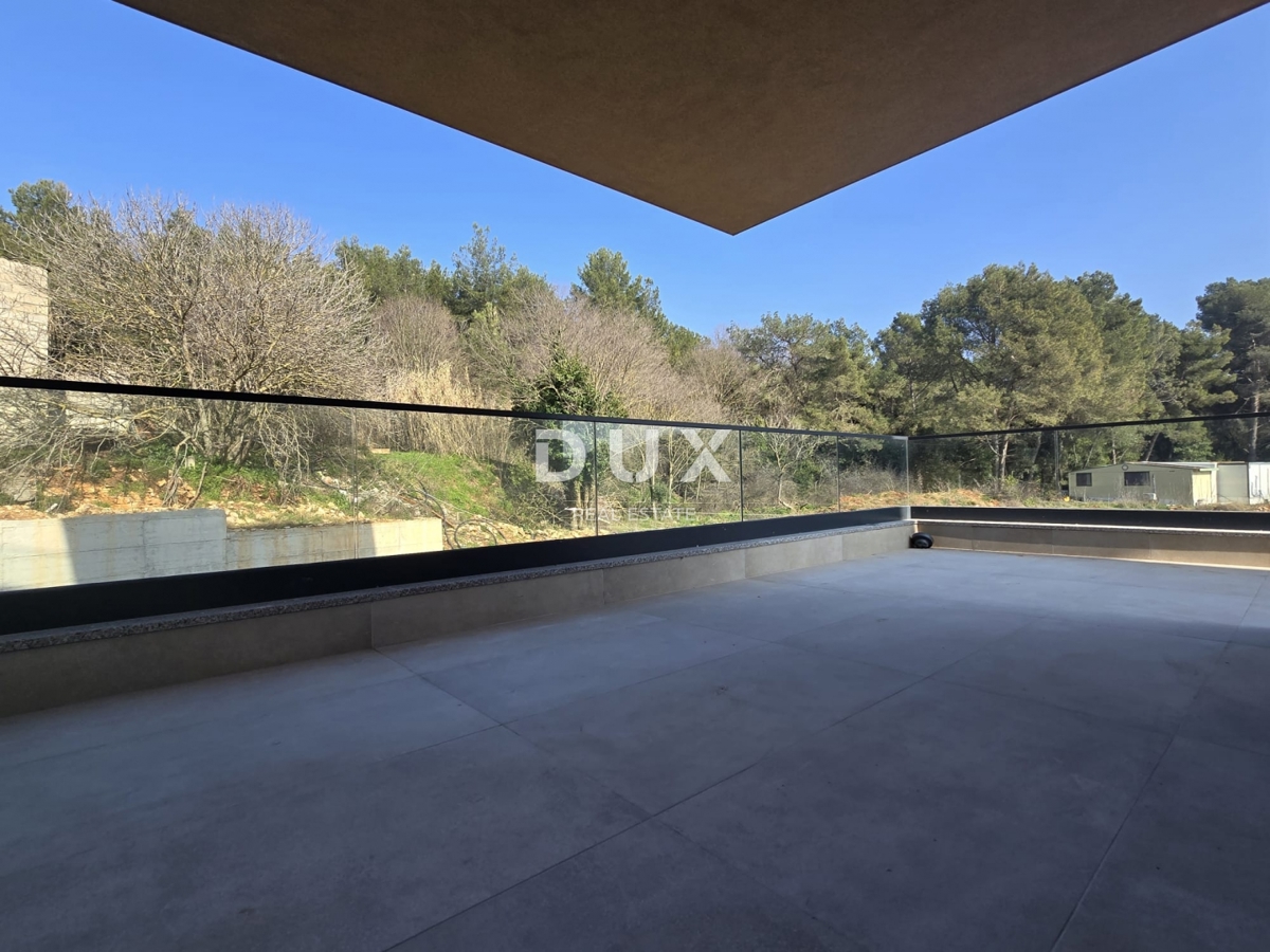 ISTRIA, POLA - Nuovo edificio moderno in un'ottima posizione!