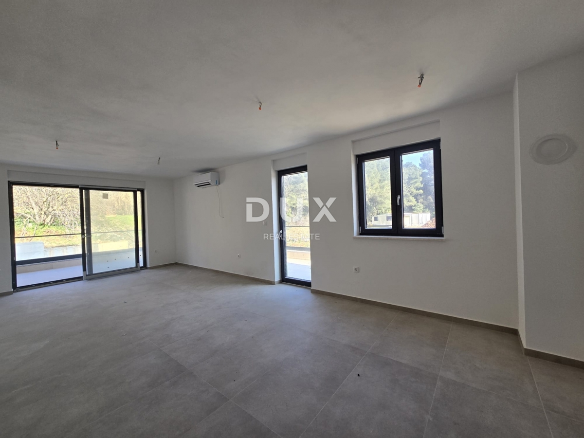 ISTRIA, POLA - Nuovo edificio moderno in un'ottima posizione!