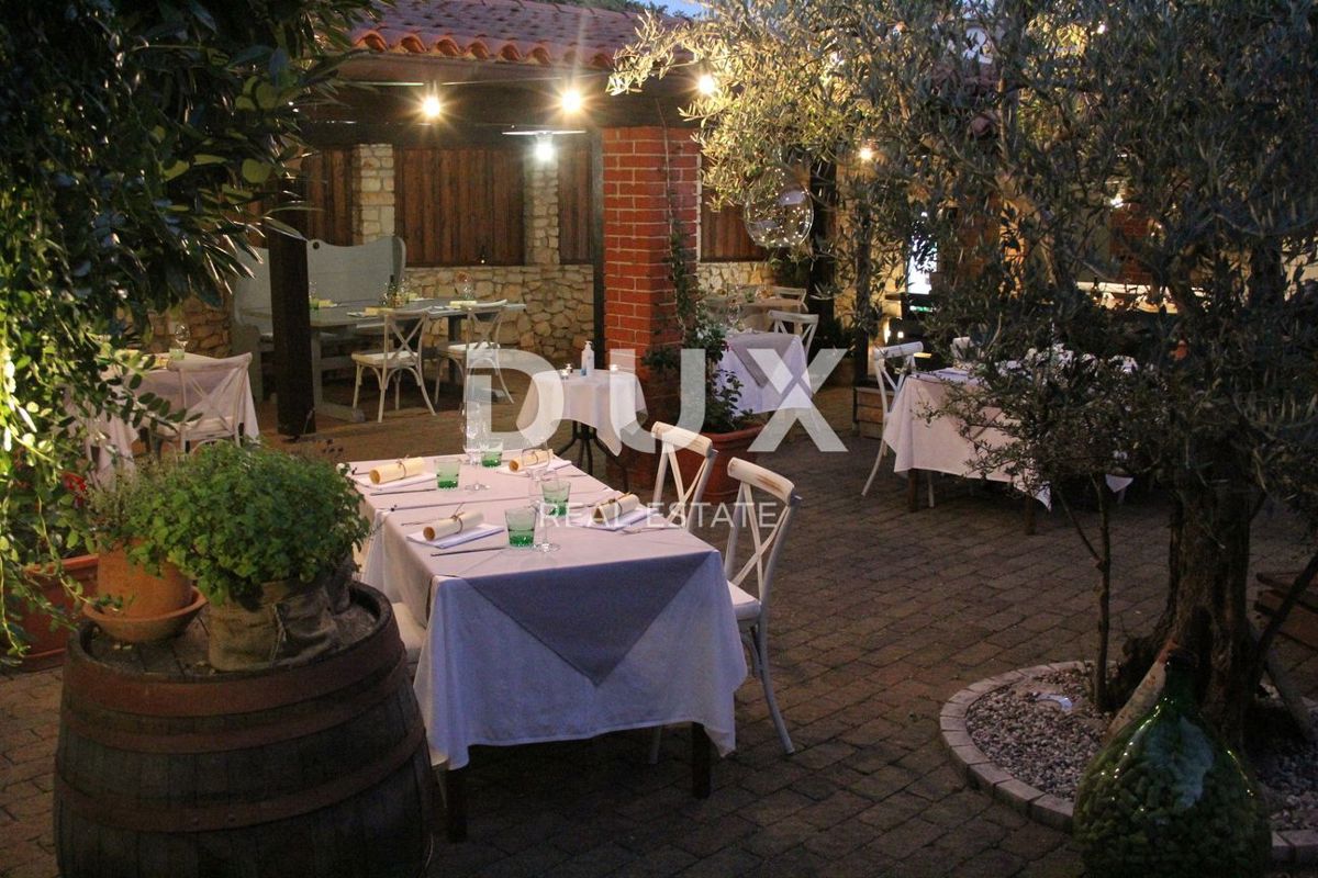 ISTRIA, NOVIGRAD - Ristorante e pensione attraenti con un'attività consolidata