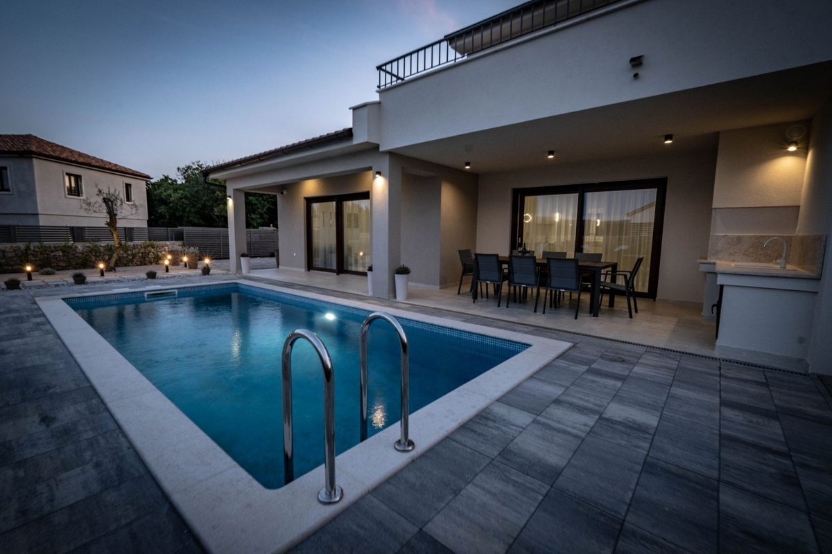 ISOLA DI KRK, dintorni della città di Krk - Villa di lusso in un nuovo edificio in una posizione tranquilla