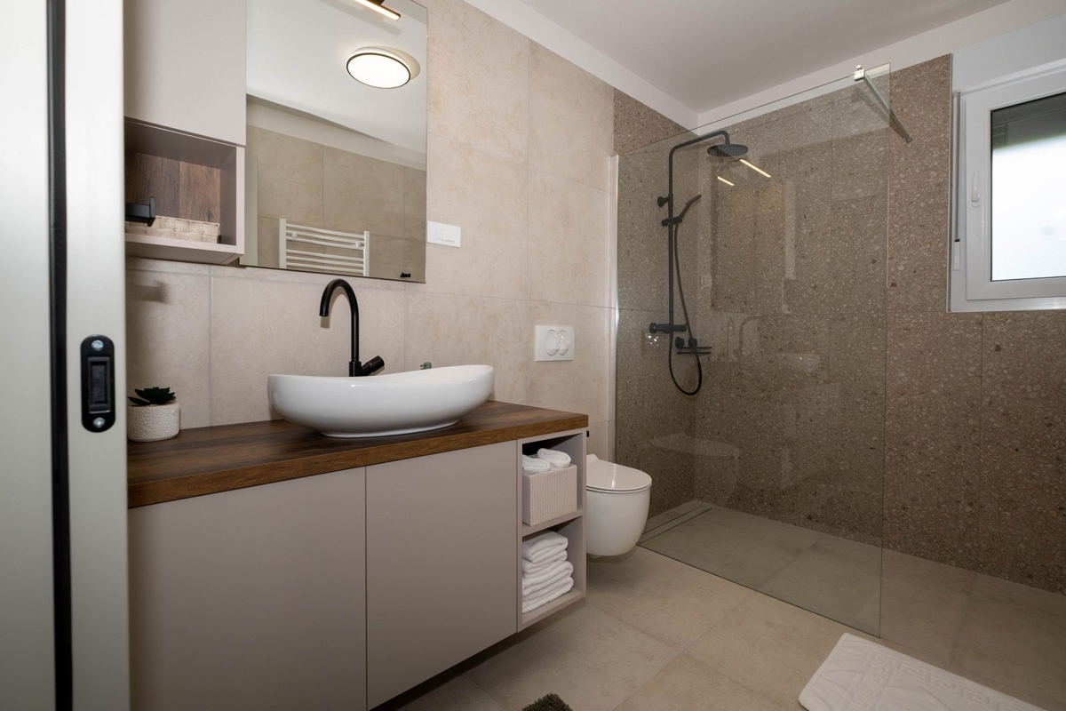 ISOLA DI KRK, dintorni della città di Krk - Villa di lusso in un nuovo edificio in una posizione tranquilla