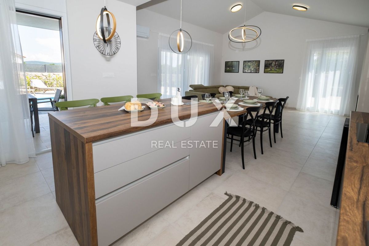 ISOLA DI KRK, dintorni della città di Krk - Villa di lusso in un nuovo edificio in una posizione tranquilla