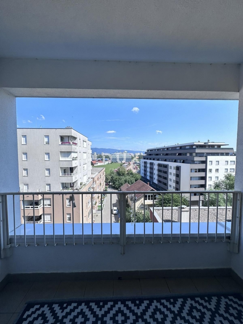 ZAGABRIA, OTOK – Appartamento arredato con garage e terrazza