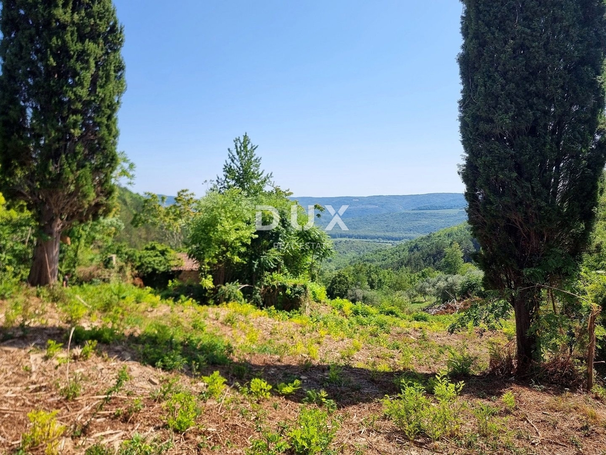 ISTRIA, GROŽNJAN - Terreno edificabile in zona appartata con vista panoramica