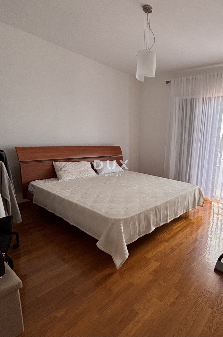 ŠIBENIK, CRNICA – Appartamento duplex con vista e garage, 250 m²