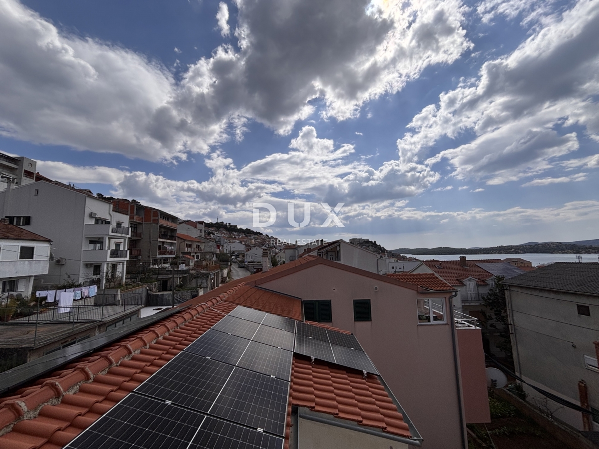 ŠIBENIK, CRNICA – Appartamento duplex con vista e garage, 250 m²