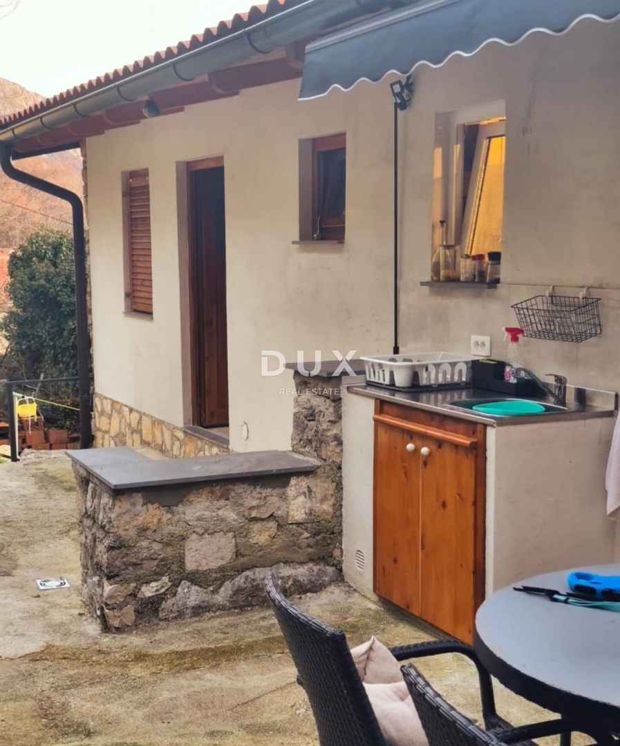 CRIKVENICA, BELGRADO - due appartamenti con balconi vista mare + cortile! OCCASIONE!