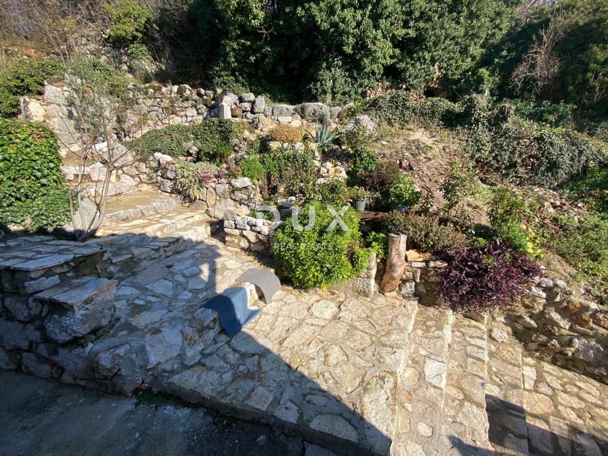 CRIKVENICA, BELGRADO - due appartamenti con balconi vista mare + cortile! OCCASIONE!