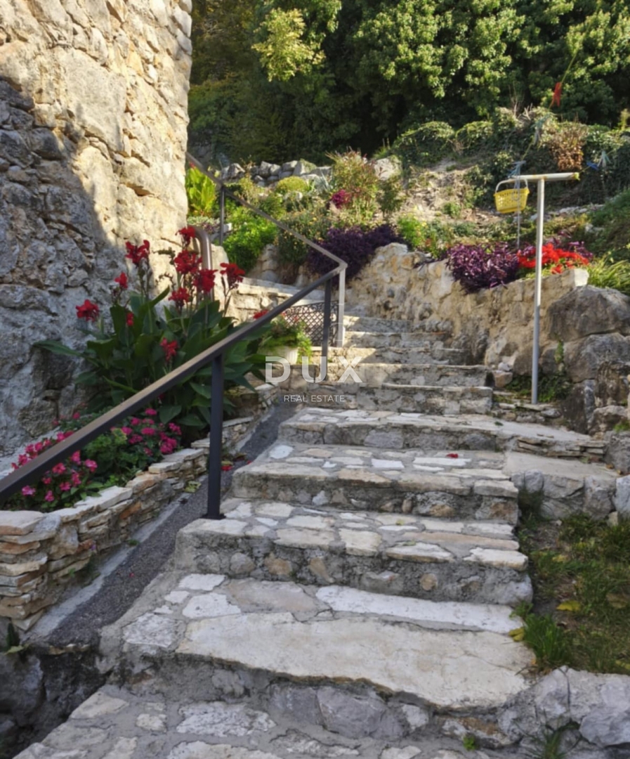 CRIKVENICA, BELGRADO - due appartamenti con balconi vista mare + cortile! OCCASIONE!