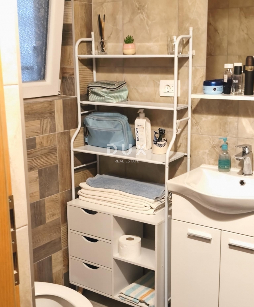 CRIKVENICA, BELGRADO - due appartamenti con balconi vista mare + cortile! OCCASIONE!