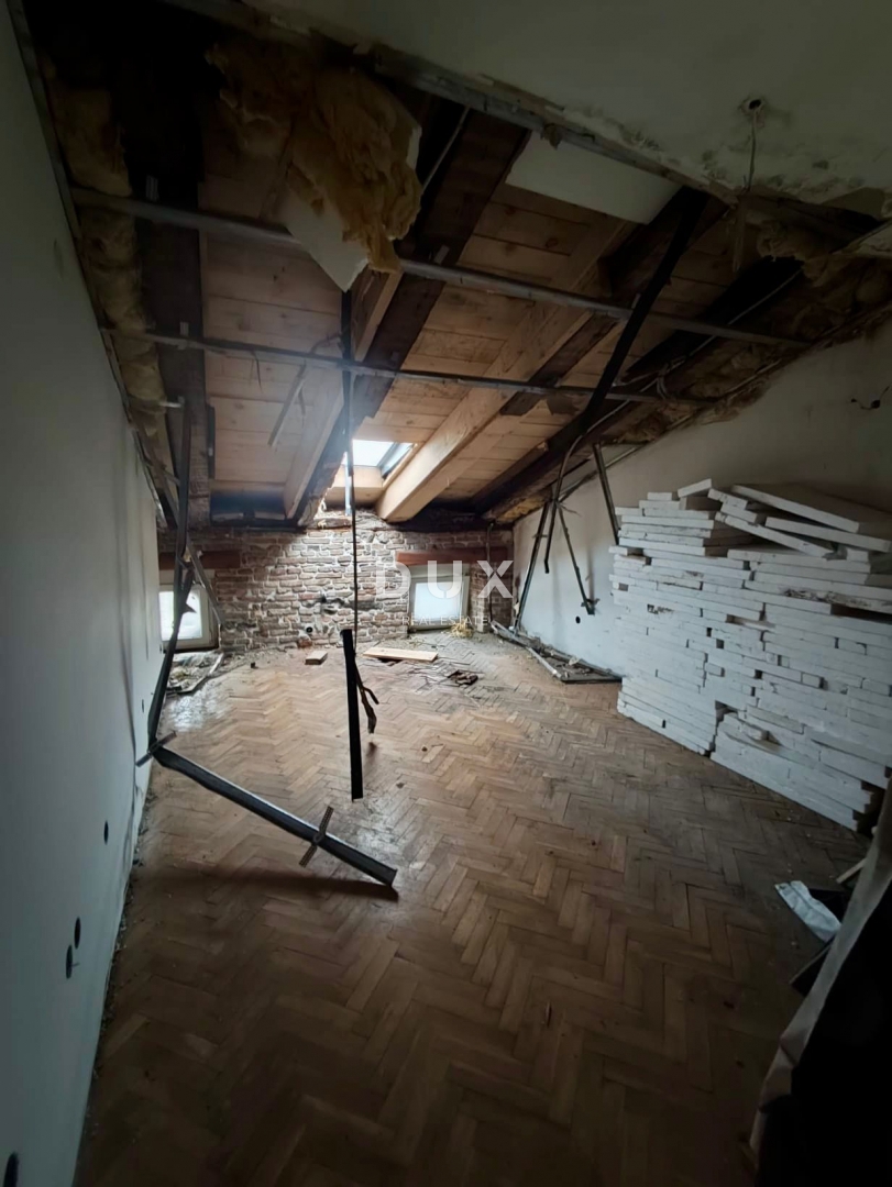 RIJEKA, CENTRO - OTTIMA OPPORTUNITÀ DI INVESTIMENTO con ristrutturazione iniziata